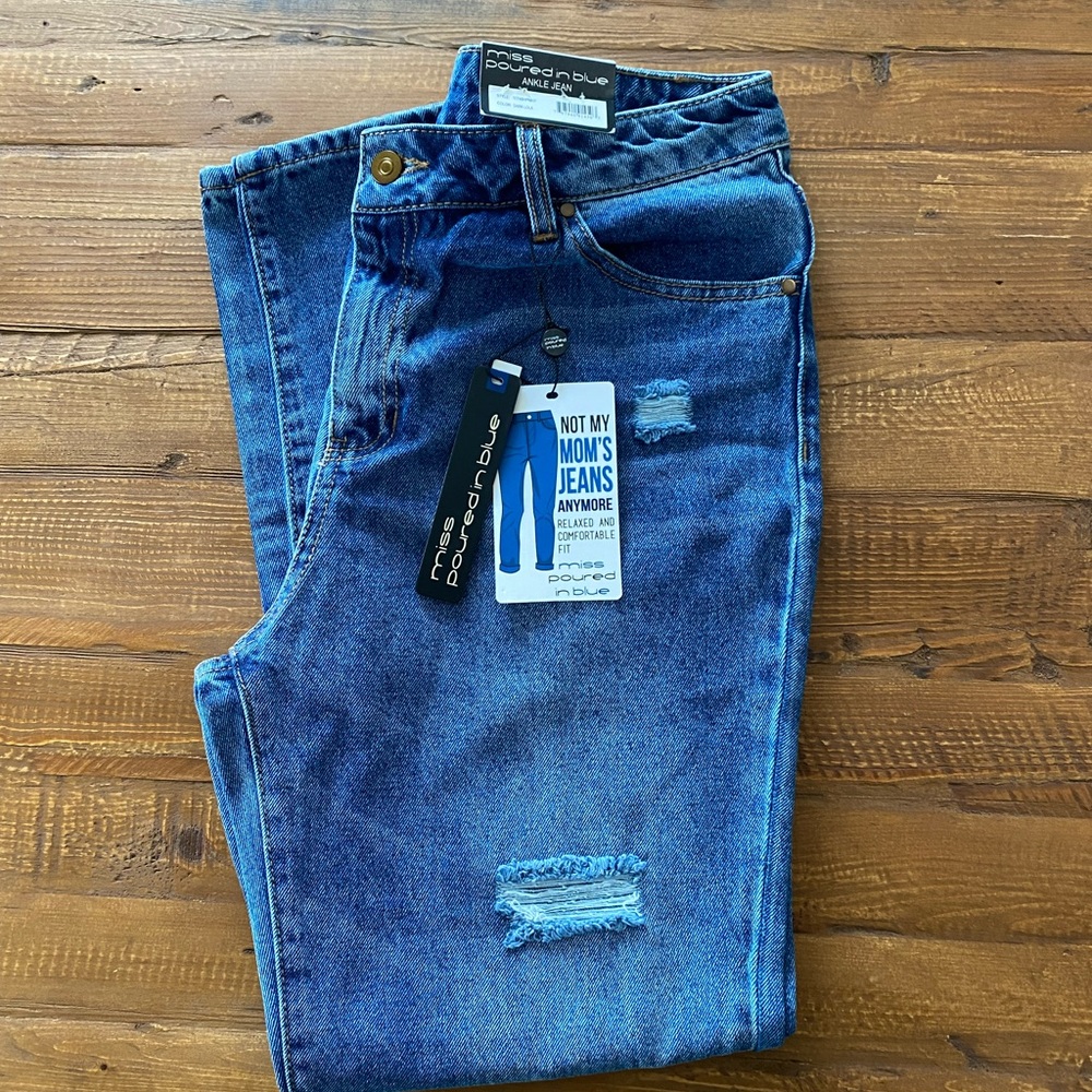 Miss poured in blue ankle jeans